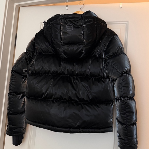 Aritzia Super Puff Shorty – Black Liquid Shine - Picture 3 of 6